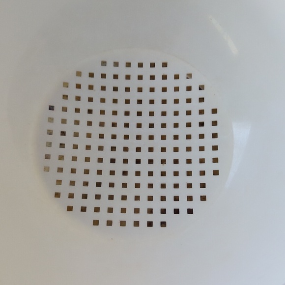 Vintage White Tupperware Colander/Strainer - Picture 3 of 6